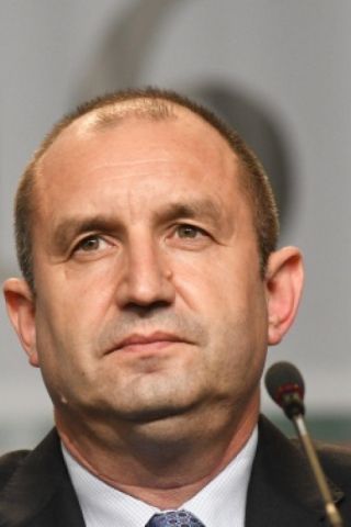 Радев кани Главчев да обсъдят поисканите смени на министри